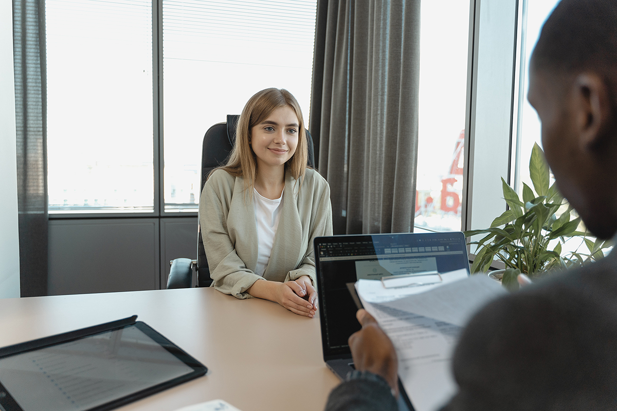 Nonverbal Techniques To Impress Your Interviewer In 8 Easy Steps